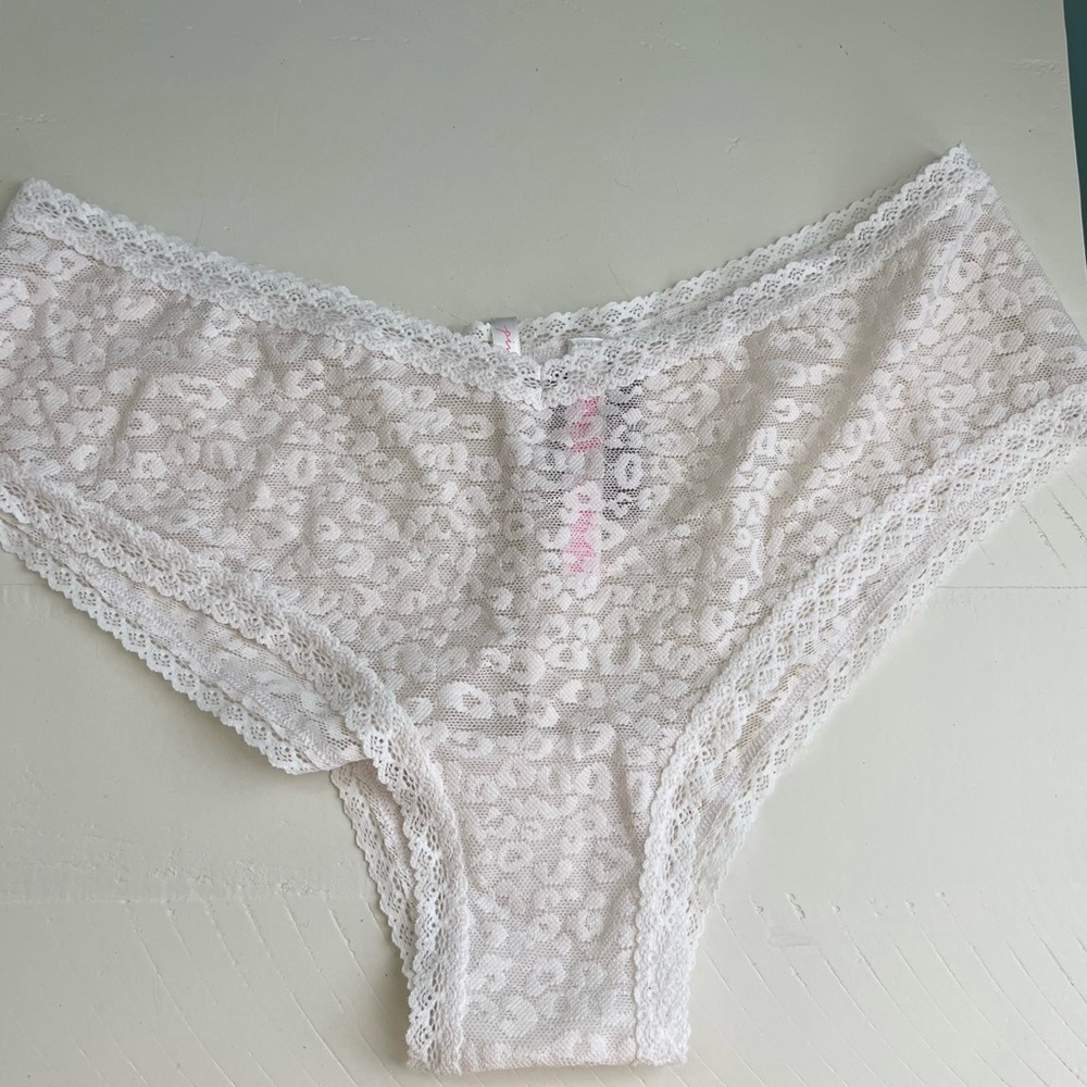 Victoria Secret - Picture 4 of 5